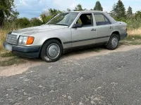 Gebraucht Mercedes E230 132 PS (97 kW) 1987 Grau Limousine