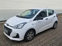 Gebraucht Hyundai i10 69 PS (50 kW) 2015 Weiß Kleinwagen