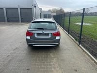 Gebraucht BMW 318 143 PS (105 kW) 2008 Grau Kombi