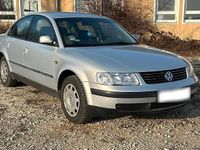 Gebraucht VW Passat 101 PS (74 kW) 1998 Silber Limousine
