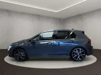 Neu VW Golf VIII GTI 265 PS (194 kW) 2026 Delfingrau metallic schwarz un Limousine