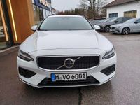 Gebraucht Volvo V60 Core 163 PS (119 kW) 2024 Ice white / solid Kombi