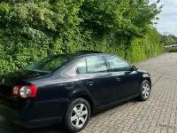 Gebraucht VW Jetta 105 PS (77 kW) 2008 Schwarz Limousine