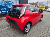 Gebraucht Toyota Aygo 69 PS (50 kW) 2016 Rot Kleinwagen