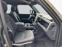 Neu Land Rover Defender SE Dynamic 249 PS (183 kW) 2026 Woolstone green metallic SUV