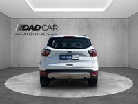 Gebraucht Ford Kuga Titanium 150 PS (110 kW) 2019 Weiß SUV