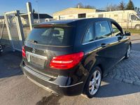 Gebraucht Mercedes B180 122 PS (89 kW) 2014 Schwarz Van / Kleinbus