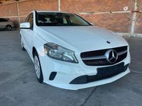 Gebraucht Mercedes A160 90 PS (66 kW) 2016 Calcitweiss  unilack Limousine