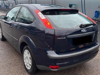 Second-hand Ford Focus 80 CP (58 kW) 2006 Albastru Hatchback