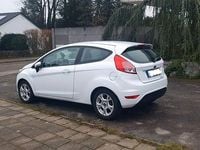 Gebraucht Ford Fiesta Trend 65 PS (47 kW) 2014 Weiß Kleinwagen