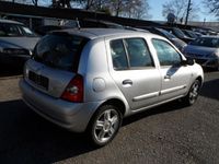 Gebraucht Renault Clio II 75 PS (55 kW) 2005 Silber metallic Kleinwagen