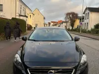 Gebraucht Volvo V40 114 PS (83 kW) 2012 Schwarz Kleinwagen
