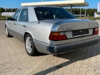 Gebraucht Mercedes E260 160 PS (117 kW) 1991 Silber Limousine
