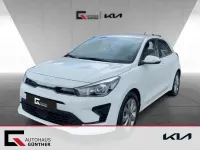 Używany Kia Rio Vision 101 KM (74 kW) 2023 Biały Sedan/Limuzyna
