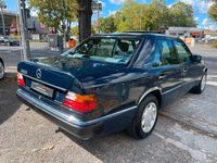 Gebraucht Mercedes E230 132 PS (97 kW) 1993 Blau Limousine