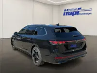 Gebraucht VW Passat R-line 150 PS (110 kW) 2025 Grenadillschwarz metallic Kombi