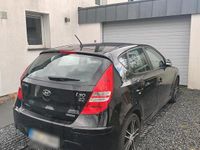 Gebraucht Hyundai i30 Classic 90 PS (66 kW) 2012 Schwarz Limousine