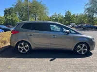 Gebraucht Kia Carens Spirit 141 PS (103 kW) 2016 Silber Van / Kleinbus