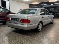 Gebraucht Mercedes E230 Avantgarde 150 PS (110 kW) 1996 Silber Limousine