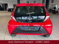 Gebraucht Toyota Aygo 69 PS (50 kW) 2017 Rot Kleinwagen