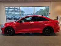 Gebraucht Audi RS3 Ambiente 400 PS (294 kW) 2023 Rot Limousine