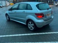 Gebraucht Mercedes B160 95 PS (69 kW) 2009 Silber Van / Kleinbus