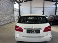 Gebraucht Mercedes B180 122 PS (89 kW) 2012 Weiß Van / Kleinbus