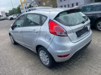 Gebraucht Ford Fiesta Trend 95 PS (69 kW) 2015 Polarsilber metallic Kleinwagen