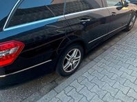 Gebraucht Mercedes E220 170 PS (125 kW) 2011 Schwarz Kombi