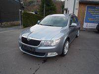 Gebraucht Skoda Superb Ambition 140 PS (102 kW) 2011 Platin grau metallic Kombi