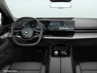 Gebraucht BMW 550e 489 PS (359 kW) 2025 Grau Limousine