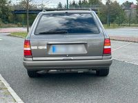 Gebraucht Mercedes E280 194 PS (142 kW) 1993 Grau Kombi