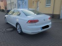 Gebraucht VW Passat Comfortline 125 PS (91 kW) 2015 Weiß Limousine