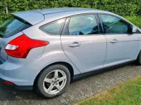 Gebraucht Ford Focus 105 PS (77 kW) 2012 Grau Limousine
