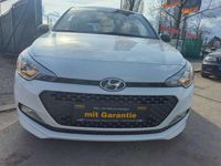Gebraucht Hyundai i20 Basis 75 PS (55 kW) 2018 Polar white / sol Kleinwagen