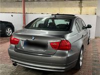 Gebraucht BMW 320 184 PS (135 kW) 2011 Grau Limousine