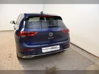 Gebraucht VW Golf VIII Active 131 PS (96 kW) 2022 Atlantic blue metallic Limousine