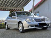 Gebraucht Mercedes E220 Classic 150 PS (110 kW) 2004 Silber Limousine