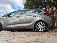 Gebraucht Kia Carens 140 PS (102 kW) 2013 Silber Van / Kleinbus