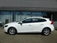 Gebraucht Volvo V40 Kinetic 122 PS (89 kW) 2017 Crystal white Limousine