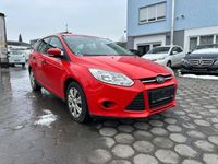 Gebraucht Ford Focus Ambiente 101 PS (74 kW) 2013 Rot Kombi