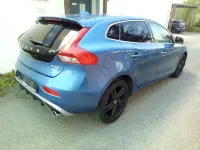 Gebraucht Volvo V40 R-Design Momentum 190 PS (139 kW) 2016 Blau Limousine
