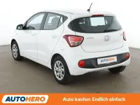 Gebraucht Hyundai i10 Trend 67 PS (49 kW) 2018 Weiß Kleinwagen