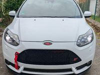 Gebraucht Ford Focus ST 250 PS (183 kW) 2013 Weiß Kombi