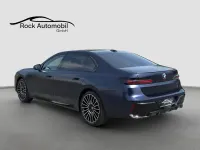 Gebraucht BMW 740 M Sport 299 PS (219 kW) 2024 Frozen tanzanite blue metallic Limousine
