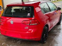 Gebraucht VW Golf VII Trendline 86 PS (63 kW) 2015 Rot Limousine