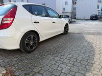 Gebraucht Hyundai i30 Edition 109 PS (80 kW) 2012 Weiß Limousine