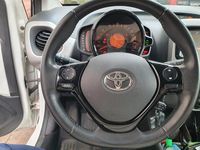 Gebraucht Toyota Aygo 69 PS (50 kW) 2017 Weiß Kleinwagen