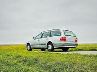 Gebraucht Mercedes E270 Elegance 177 PS (130 kW) 2002 Silber Kombi