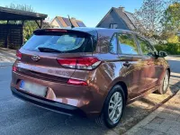 Gebraucht Hyundai i30 Select 120 PS (88 kW) 2018 Braun Limousine